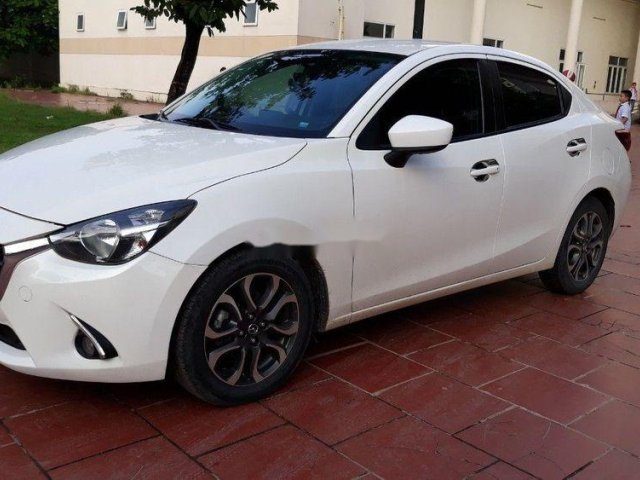 Bán Mazda 2 đời 2015, màu trắng số tự động