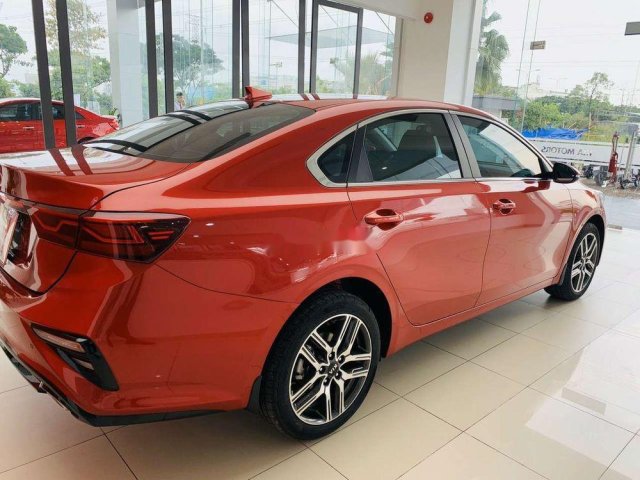 Bán xe Kia Cerato sản xuất năm 2019, màu đỏ0