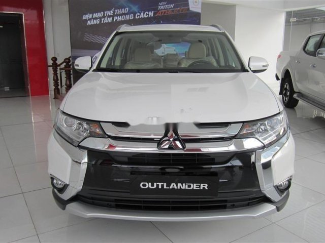 Cần bán xe Mitsubishi Outlander đời 2019, màu trắng, giá tốt0