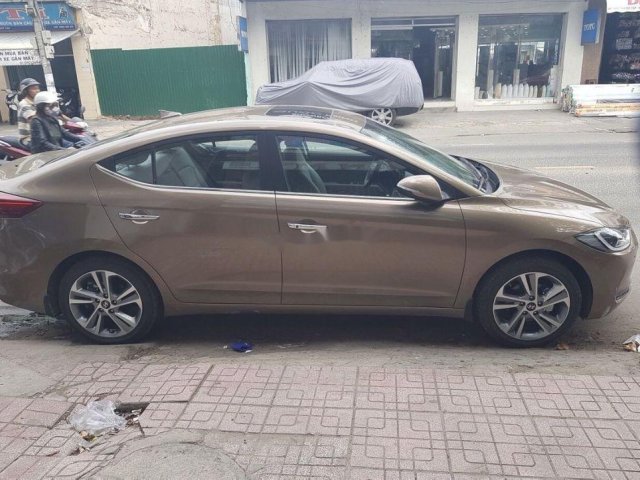 Cần bán xe Hyundai Elantra E 2.0 đời 20170