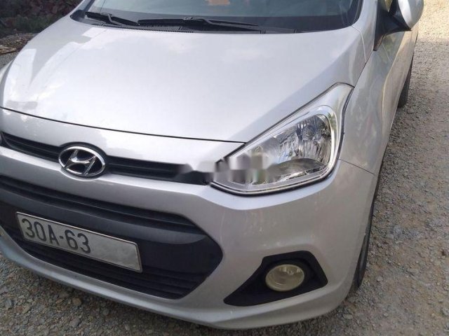 Cần bán gấp Hyundai Grand i10 đời 2015, màu bạc, xe nhập0