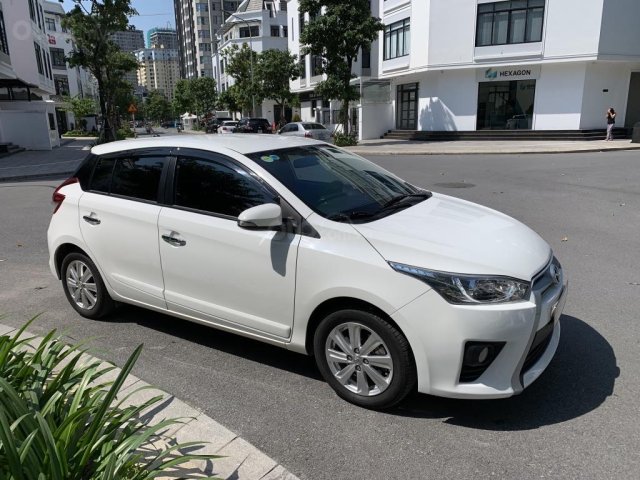 Bán Toyota Yaris 1.3G 2015 màu trắng, đi 42.000km0