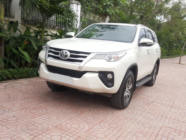 Gia đình cần bán Fortuner 2017, số sàn, máy dầu, màu trắng