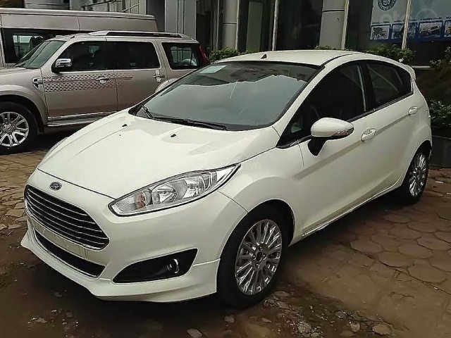 Cần bán gấp Ford Fiesta S 1.5 AT đời 2018, màu trắng chính chủ, giá 550tr