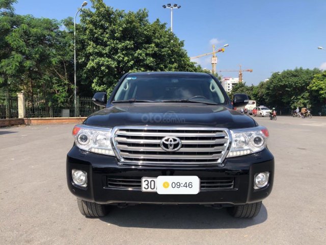 Cần bán xe Toyota Land Cruiser sản xuất 2013, màu đen nhập khẩu nguyên chiếc0