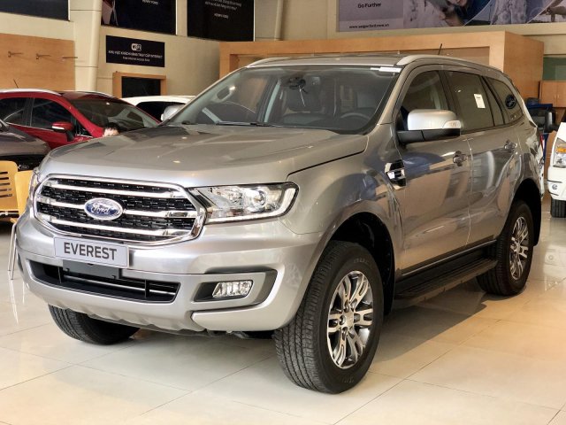 Ford Everest giảm mạnh và tặng phụ kiện chính hãng0