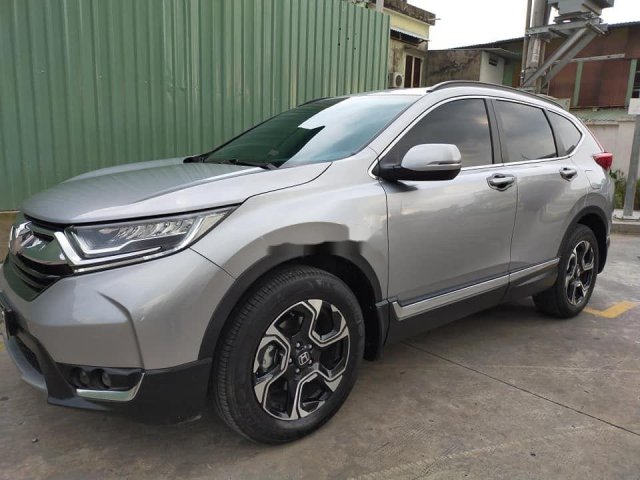 Gia đình cần bán xe Honda CR V 1.5 L SX 2019, màu bạc, xe nhập0