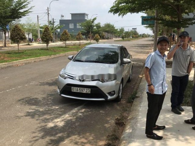 Cần bán xe Toyota Vios đời 2017, màu bạc, giá tốt