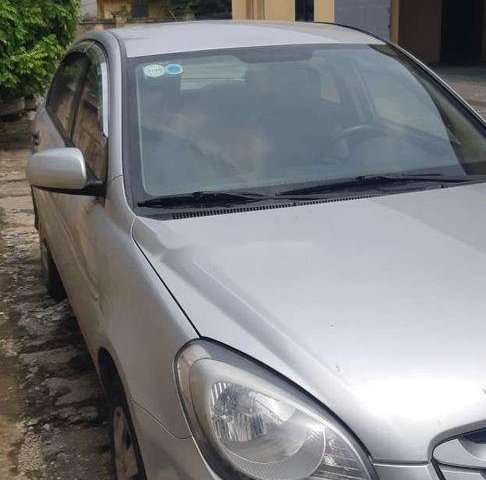 Bán xe Hyundai Verna đời 2010, màu bạc, nhập khẩu