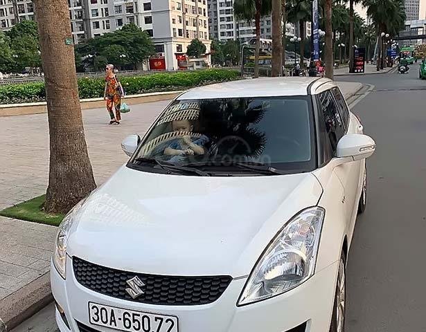 Bán Suzuki Swift 1.4 AT đời 2015, màu trắng, xe đẹp  