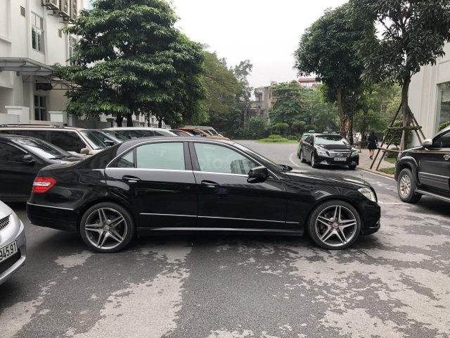 Bán Mercedes E300 màu đen đời 2012 tại Mễ Trì, Từ Liêm, Hà Nội0