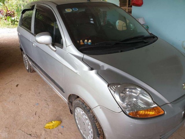 Bán Chevrolet Spark sản xuất 2013, màu bạc, giá tốt