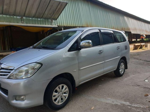 Bán Toyota Innova đời 2011, màu bạc