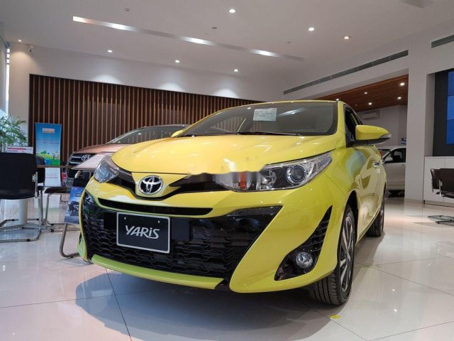 Cần bán Toyota Yaris 2019, màu vàng, nhập khẩu nguyên chiếc