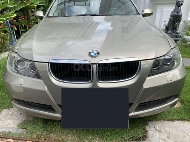 Cần bán xe BMW 320i, sản xuất 2007, số tự động, màu xám