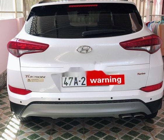 Cần bán lại xe Hyundai Tucson 1.6 Turbo đời 2018, màu trắng chính chủ0