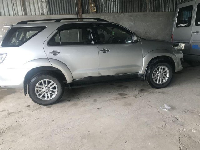 Cần bán Toyota Fortuner MT đời 2012, màu bạc