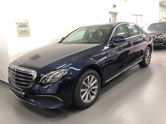 Bán Mercedes-Benz E200 2019 xe cũ, chỉ 20 km, chính hãng, màu xanh đen0