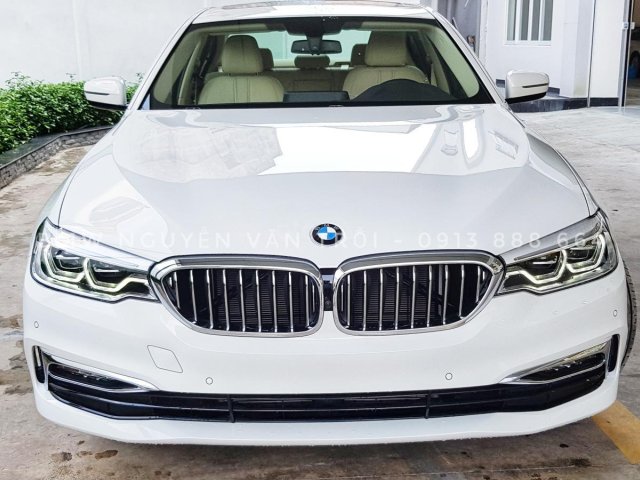 Bán BMW 530i màu trắng giao ngay, ưu đãi 3 năm bảo dưỡng, bảo hiểm, 7 đặc quyền BMW