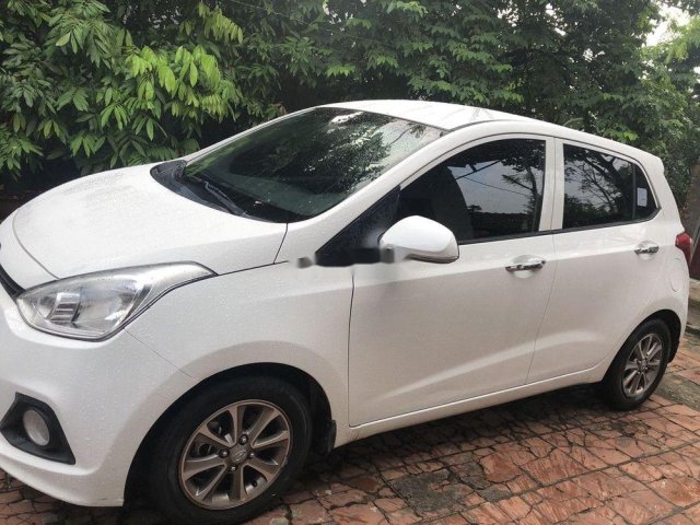 Bán ô tô Hyundai Grand i10 sản xuất năm 2016, màu trắng, nhập khẩu số tự động