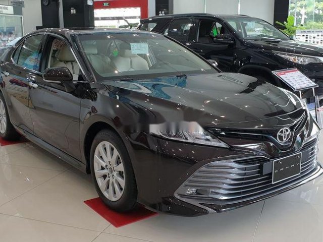 Cần bán xe Toyota Camry sản xuất 2019, xe nhập