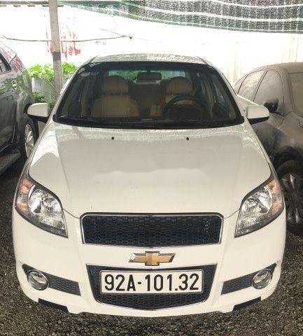 Cần bán gấp Chevrolet Aveo sản xuất năm 2017, màu trắng0