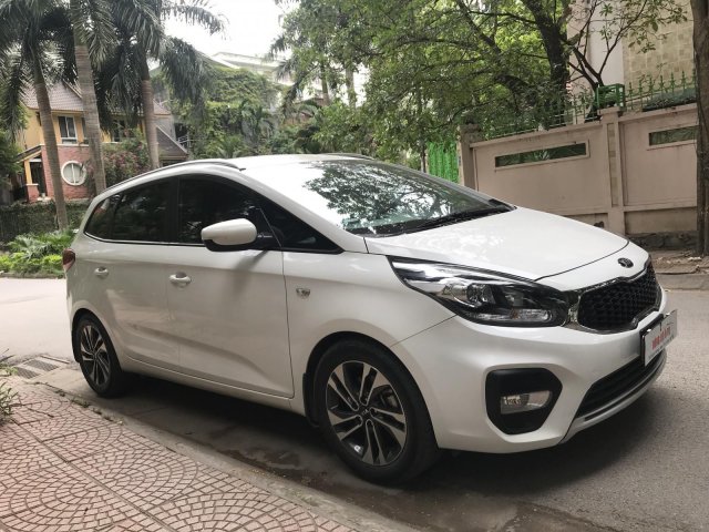 Bán xe Kia Rondo 2.0 MT đời 2018, màu trắng