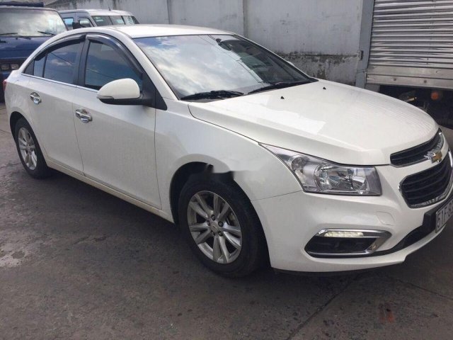 Cần bán lại xe Chevrolet Cruze sản xuất 2016, màu trắng, ít sử dụng