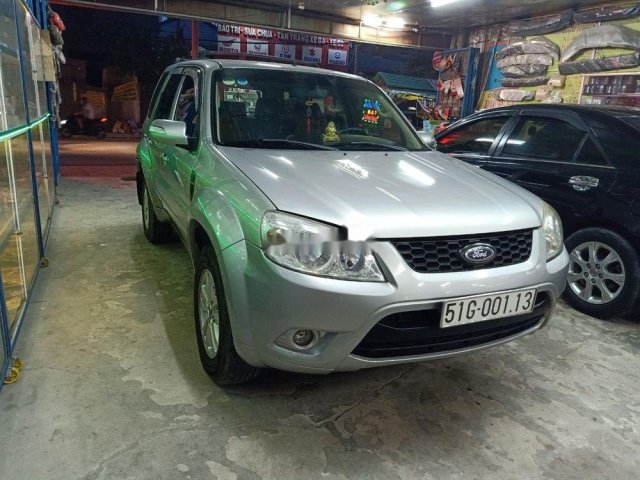 Bán Ford Escape năm sản xuất 2010, màu bạc xe gia đình, giá tốt