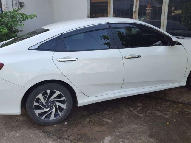 Cần bán xe Honda Civic 1.8E năm sản xuất 2018, màu trắng, nhập khẩu 0