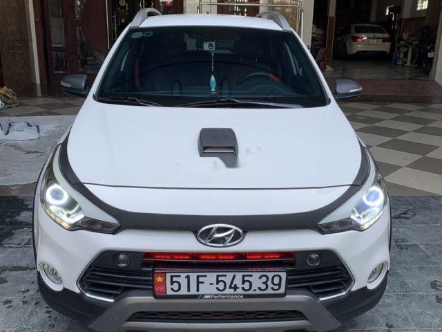 Bán ô tô Hyundai i20 sản xuất 2015, màu trắng, nhập khẩu nguyên chiếc còn mới