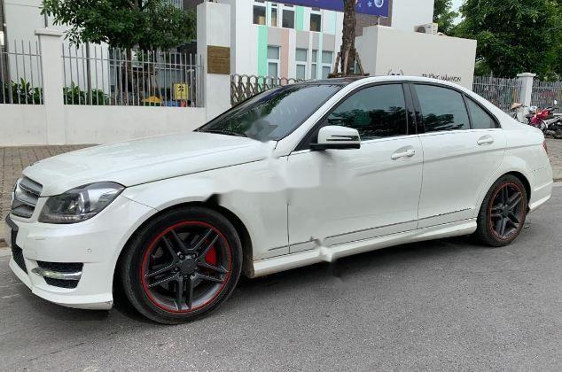 Cần bán lại xe Mercedes C300 AMG đời 2011, màu trắng chính chủ 0