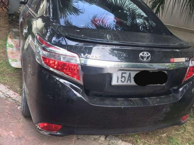 Cần bán lại xe Toyota Vios đời 2015, màu đen số tự động0