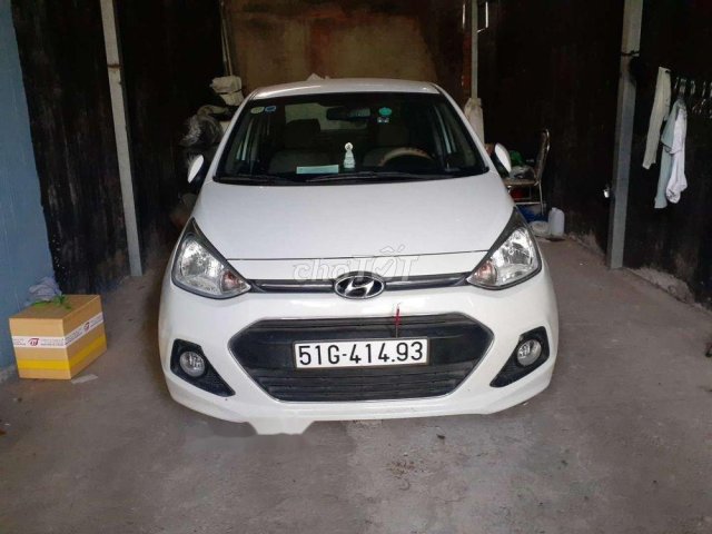 Cần bán gấp Hyundai Grand i10 đời 2017, màu trắng, xe nhập chính chủ, giá tốt0