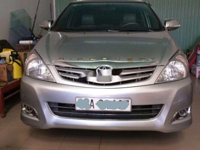 Bán xe Toyota Innova năm sản xuất 2010, màu bạc