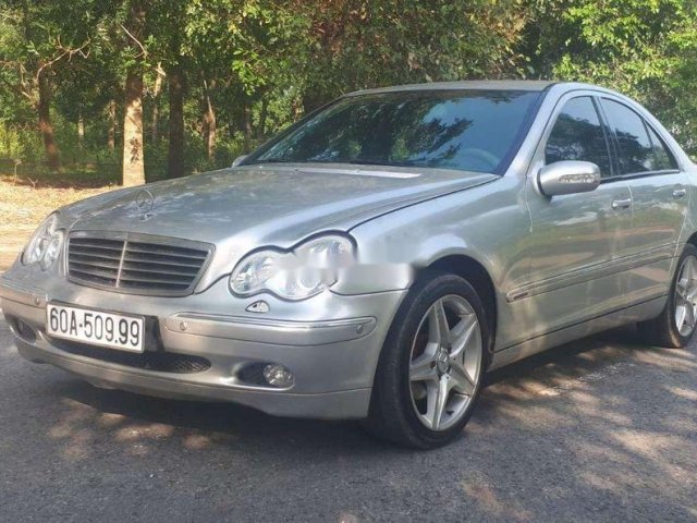 Bán Mercedes C180 đời 2004, màu bạc, nhập khẩu nguyên chiếc, biển Vip0