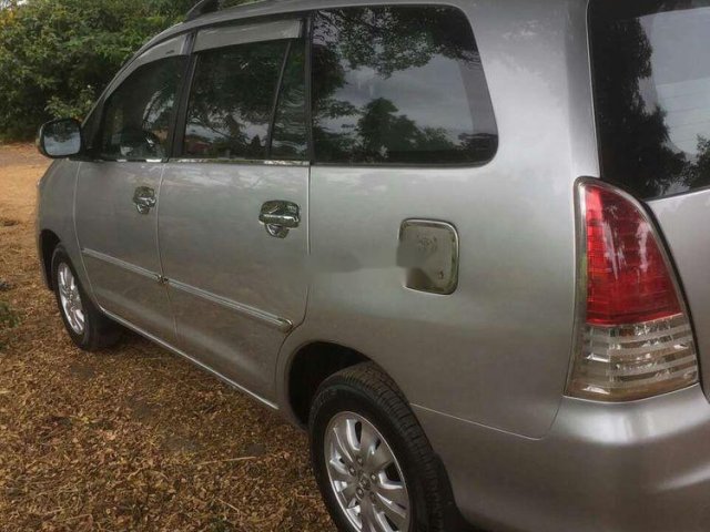 Gia đình bán Toyota Innova G đời 2009, màu bạc