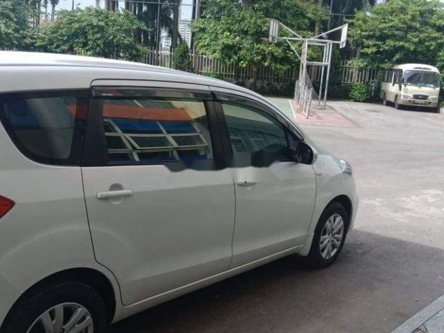 Cần bán xe Suzuki Ertiga năm sản xuất 2017, màu trắng còn mới