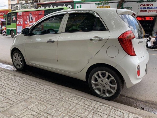 Cần bán Kia Picanto sản xuất năm 2013, màu trắng, giá tốt0