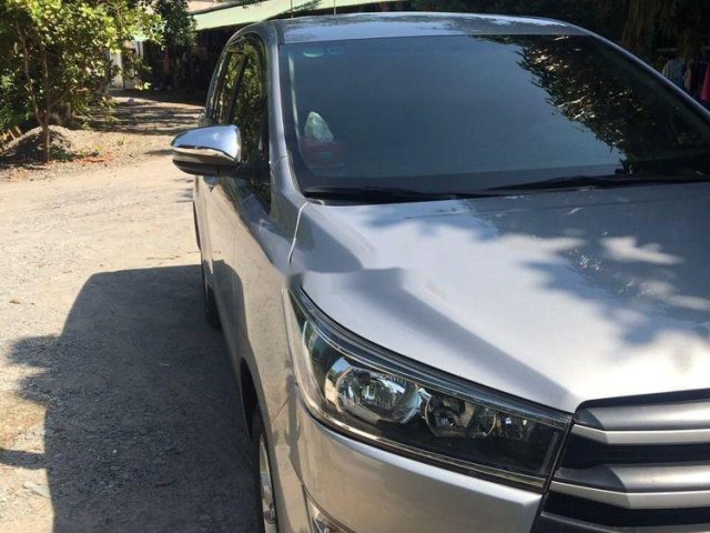 Bán Toyota Innova AT năm sản xuất 2018, màu bạc0