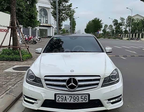 Cần bán Mercedes C300 AMG năm 2011, màu trắng, chính chủ0