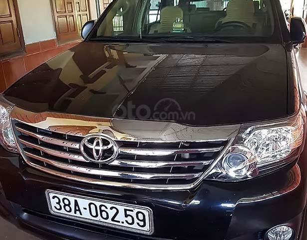 Gia đình bán xe Toyota Fortuner 2.7V sản xuất 2013, màu đen  