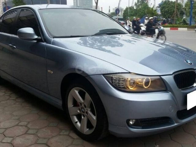 Cần bán xe BMW 320i, sản xuất 2010, số tự động, màu xanh đá