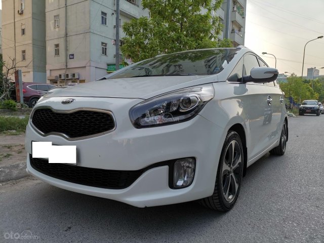 Cần bán xe Kia Rondo GAT sản xuất năm 2015, màu trắng0