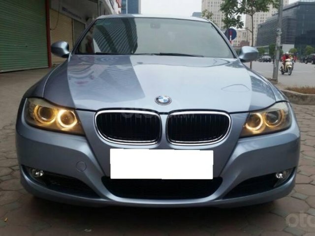 Cần bán xe BMW 320i, sản xuất 2010, số tự động, màu xanh đá0