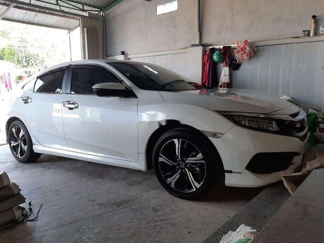 Bán Honda Civic 2018, màu trắng, xe nhập xe gia đình, giá tốt0