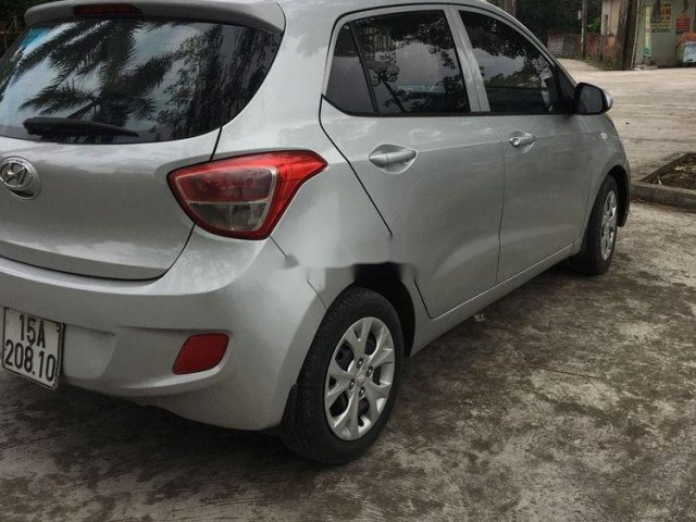 Cần bán xe Hyundai Grand i10 2015, màu bạc, nhập khẩu nguyên chiếc, xe gia đình