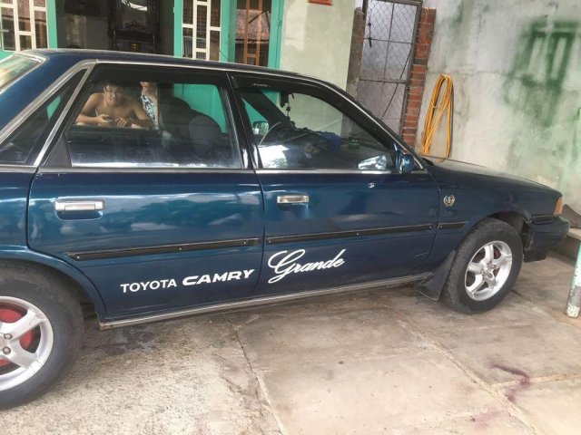 Bán Toyota Camry đời 1989 xe gia đình, giá 70tr0