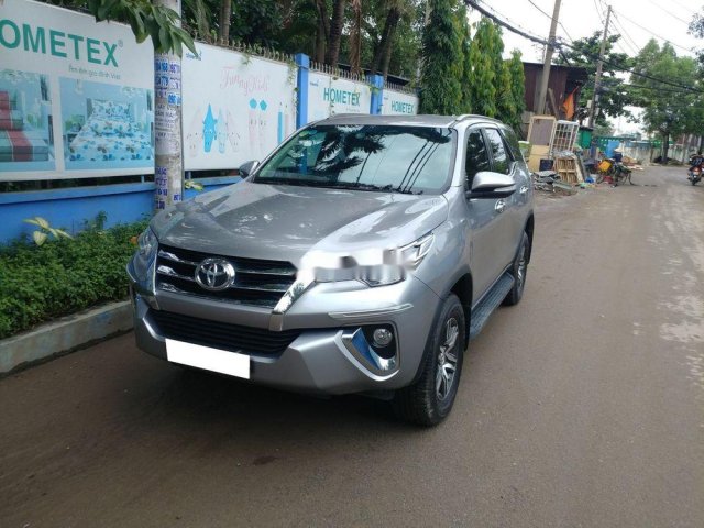 Cần bán lại xe Toyota Fortuner đời 2017, màu bạc, xe nhập như mới