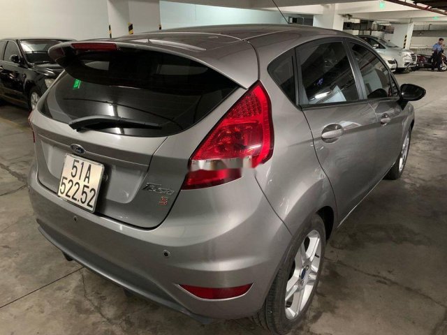 Cần bán lại xe Ford Fiesta đời 2013, màu xám còn mới, giá 395tr0